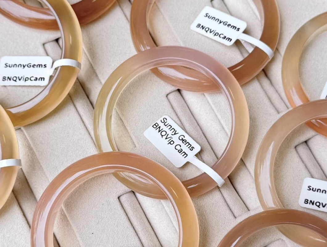 Bật Mí Tất Tần Tật Về Vòng Đá Bạch Nguyệt Quang