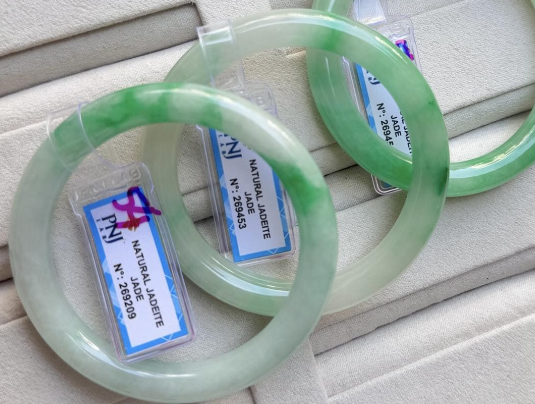 Tại Sao Giá Của Vòng Cẩm Thạch Lại Khác Nhau?