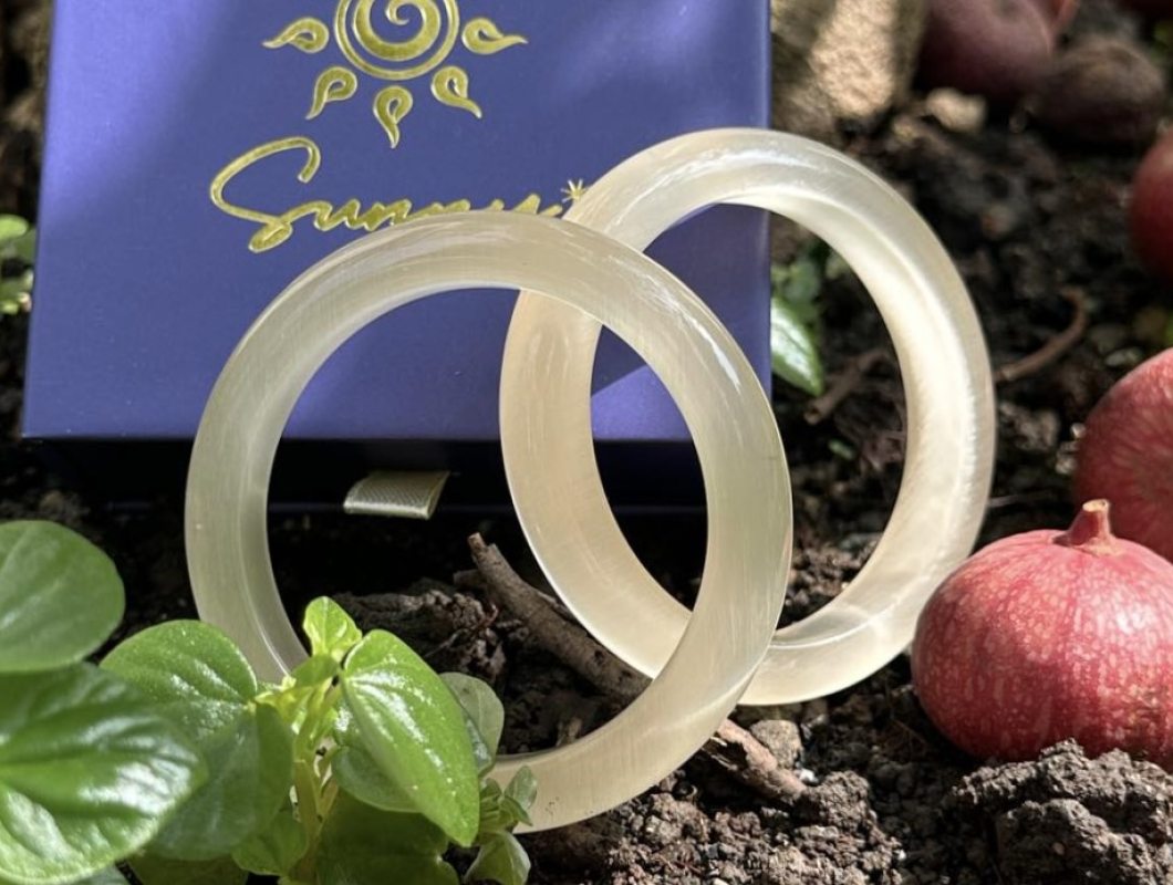 Vòng đá Mắt Mèo Có Cần Ngâm Nước?