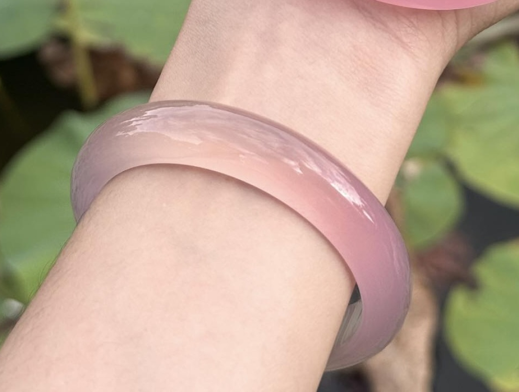 Nên Mua Vòng To Hay Nhỏ? Giải Pháp Phù Hợp Cho Vòng Đá