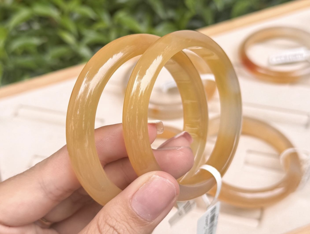 Người Mệnh Kim Nên Mang Vòng Đá Phong Thủy Màu Gì? Bí Quyết Thu Hút Tài Lộc Cùng Sunny Gems