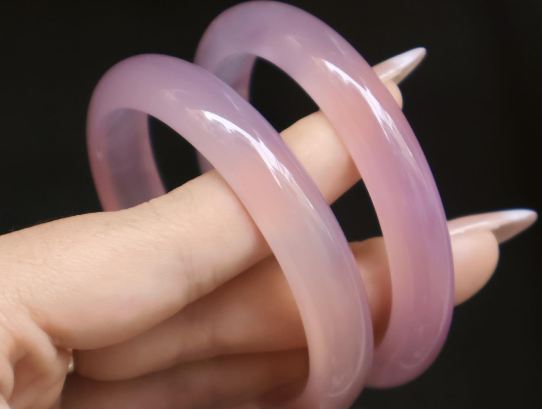 Gợi Ý Quà Valentine Trắng 14/3: Vòng Đá Nào Sẽ "Đốn Tim" Bạn Gái?