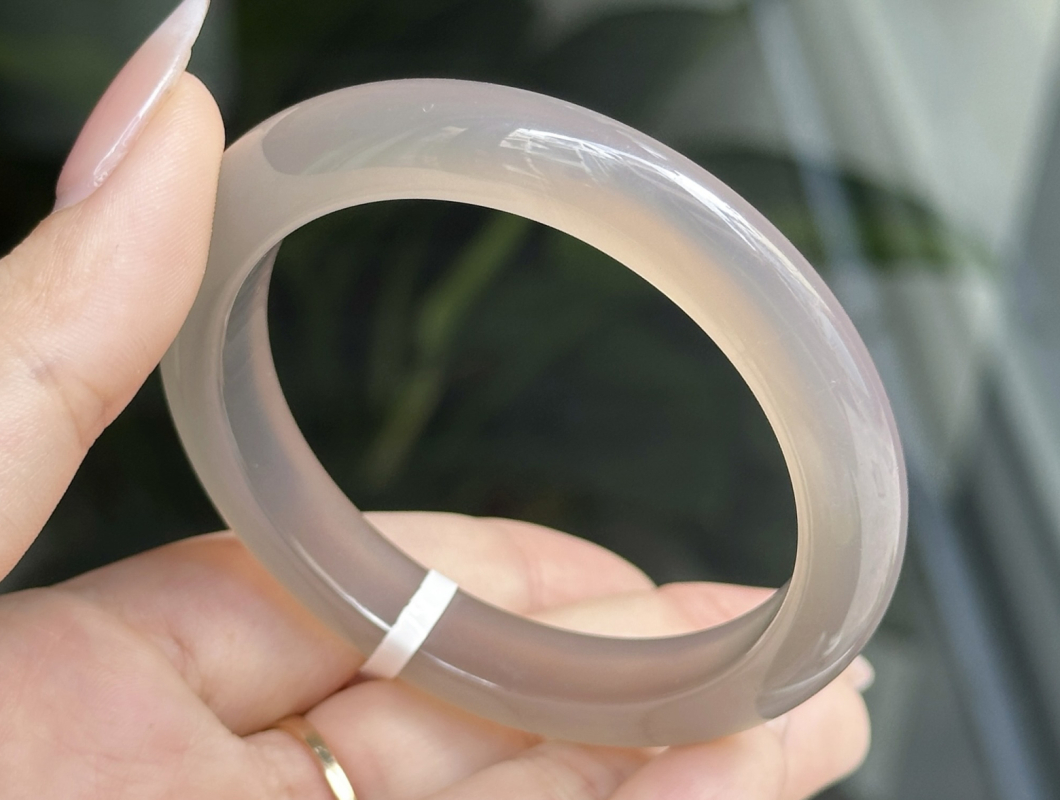 Giải Mã Ý Nghĩa Màu Sắc Vòng Bạch Nguyệt Quang