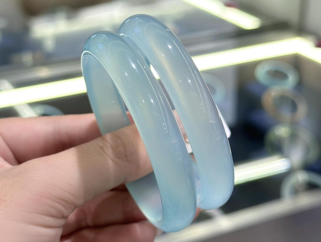 Vòng Tay Bạch Nguyệt Quang Có Kén Mệnh Không?