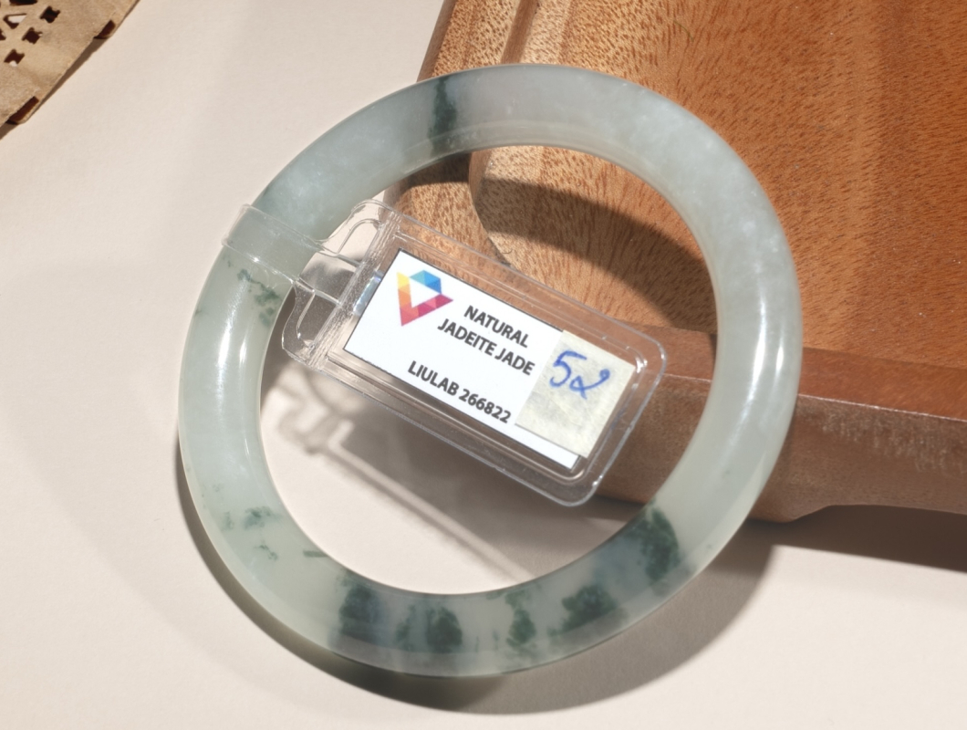 Cách bảo quản và làm sạch vòng ngọc Cẩm Thạch đúng cách 