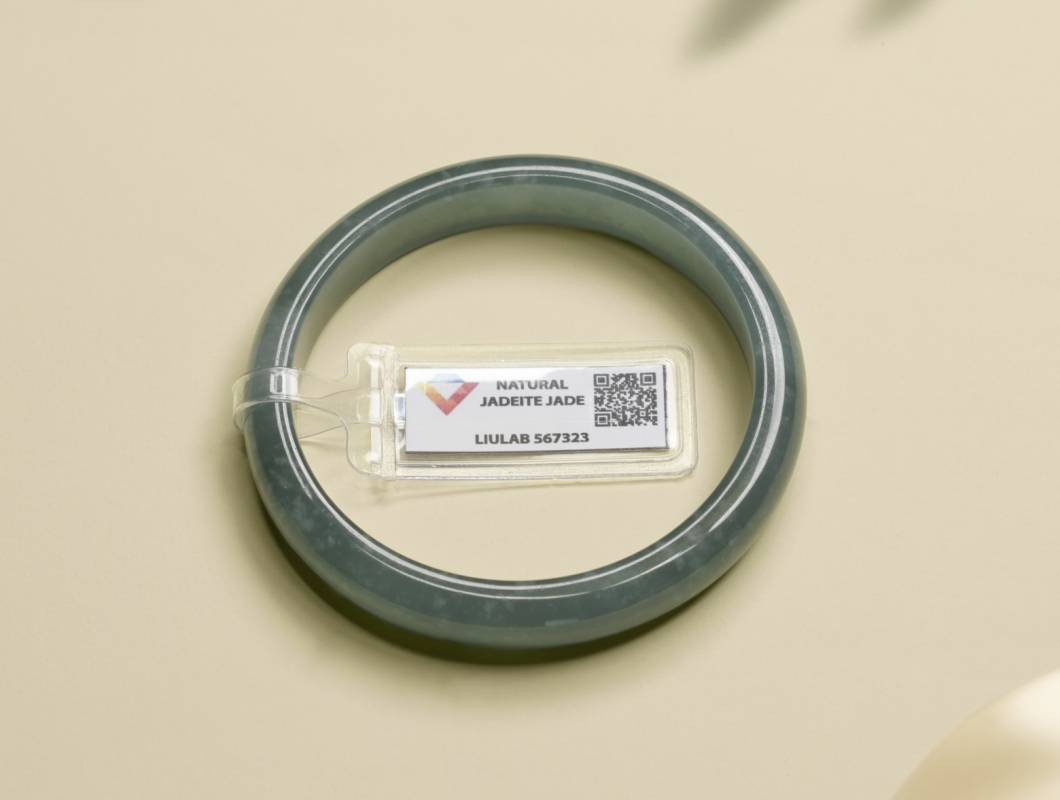 Vòng Cẩm Thạch Lam Ngọc: Sắc Xanh Của Trí Tuệ & Bình An