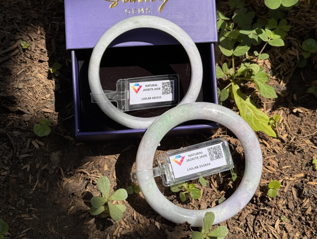 Khám Phá Thế Giới Vòng Cẩm Thạch: Phân Loại, Giá Trị và Bí Quyết Bảo Quản