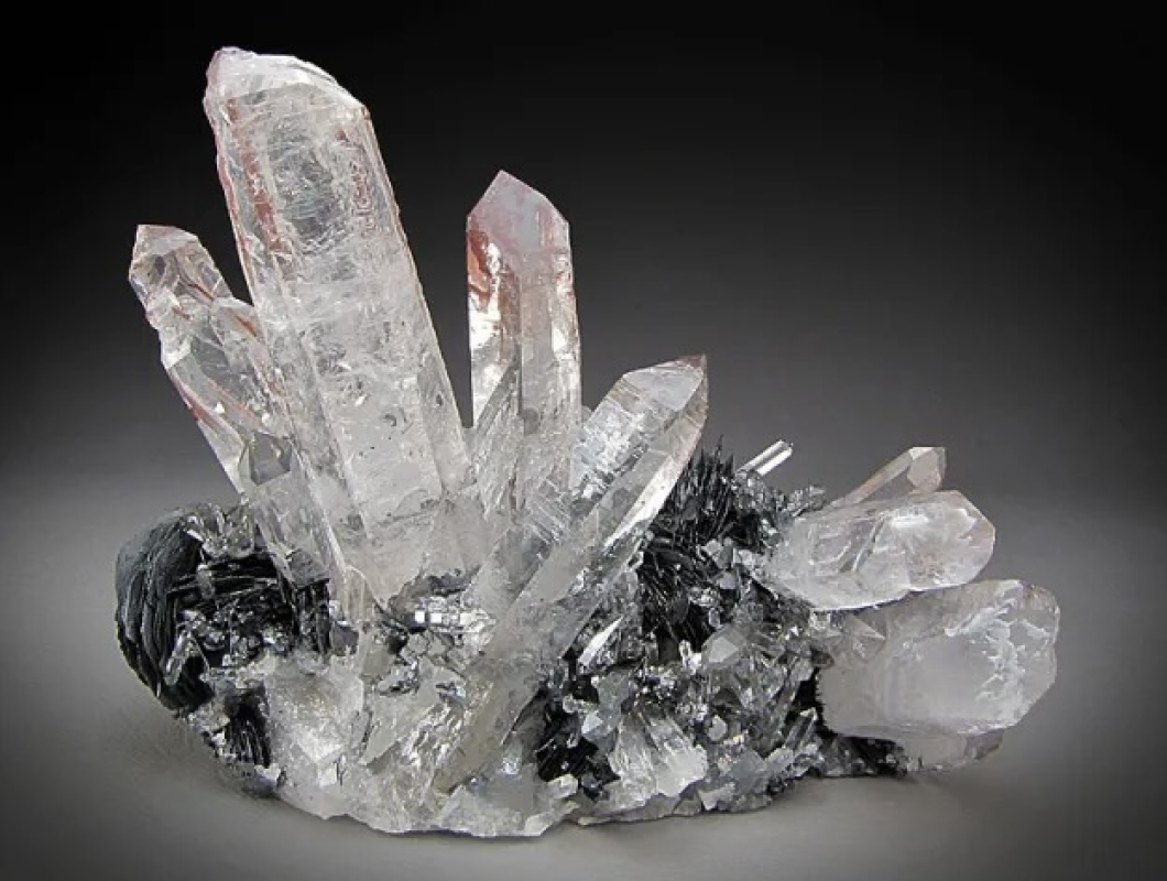 Thạch Anh Là Gì? Mà Sao Ai Cũng Mê Mẩn Vậy Ta?