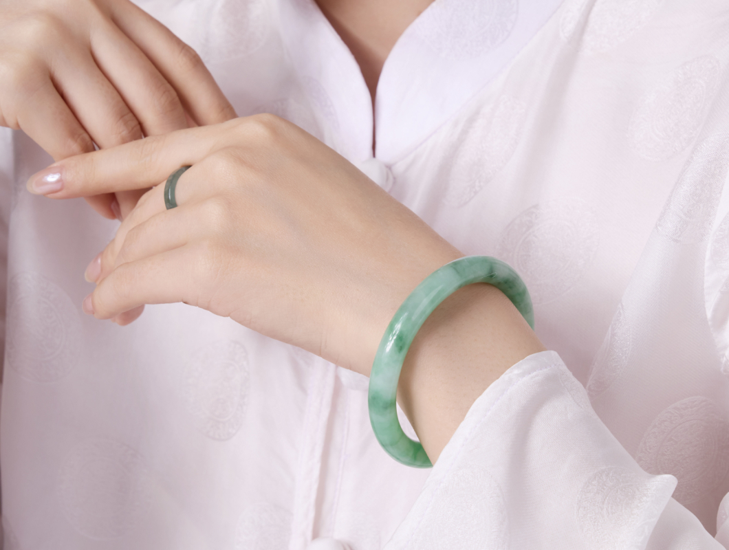 Đeo Vòng Đá Bao Lâu Thì Lên Nước? Hướng Dẫn Chi Tiết Cho Người Mới