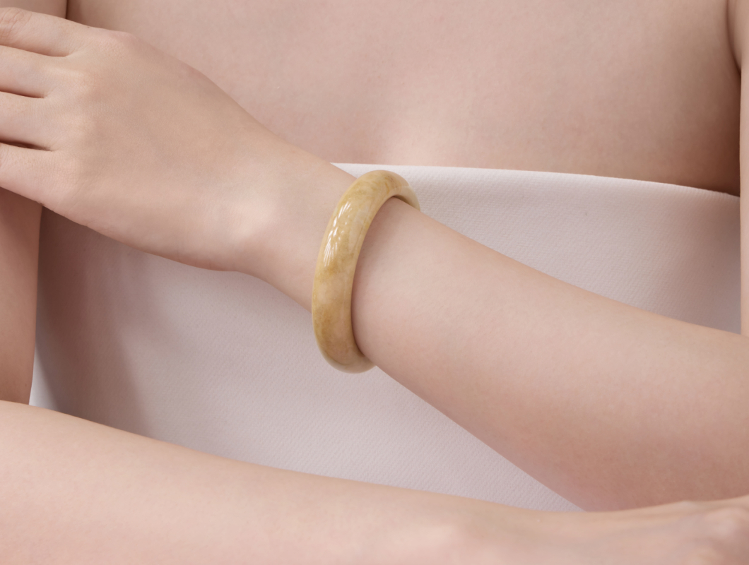 Cẩm Thạch Phong Thủy: Ý Nghĩa, Tác Dụng & Cách Chọn Vòng Tay Hút Tài Lộc