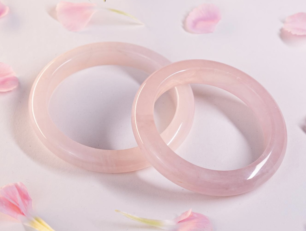 Ý Nghĩa Của Việc Sử Dụng Vòng Thạch Anh Hồng Trong Phong Thủy