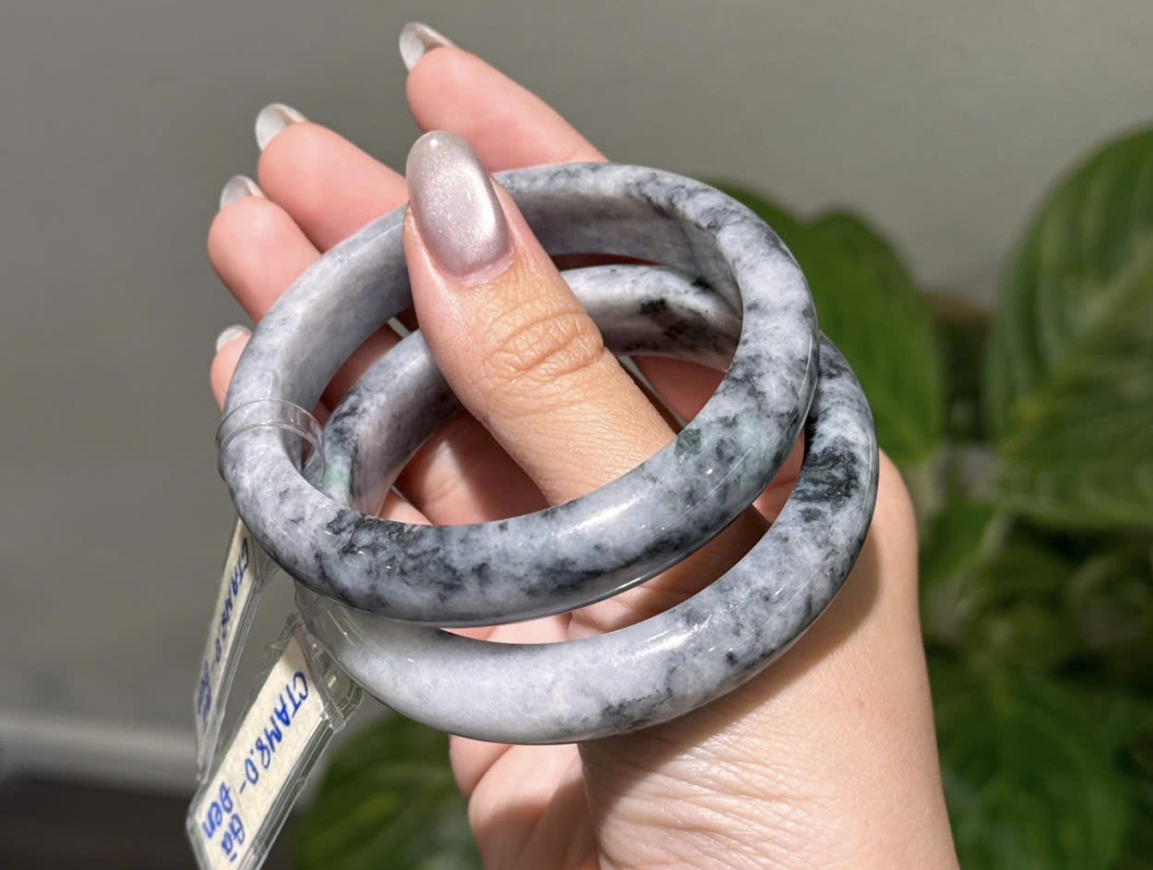 Vòng Cẩm Thạch "Gà Đen" Type A Cập Bến Sunny Gems