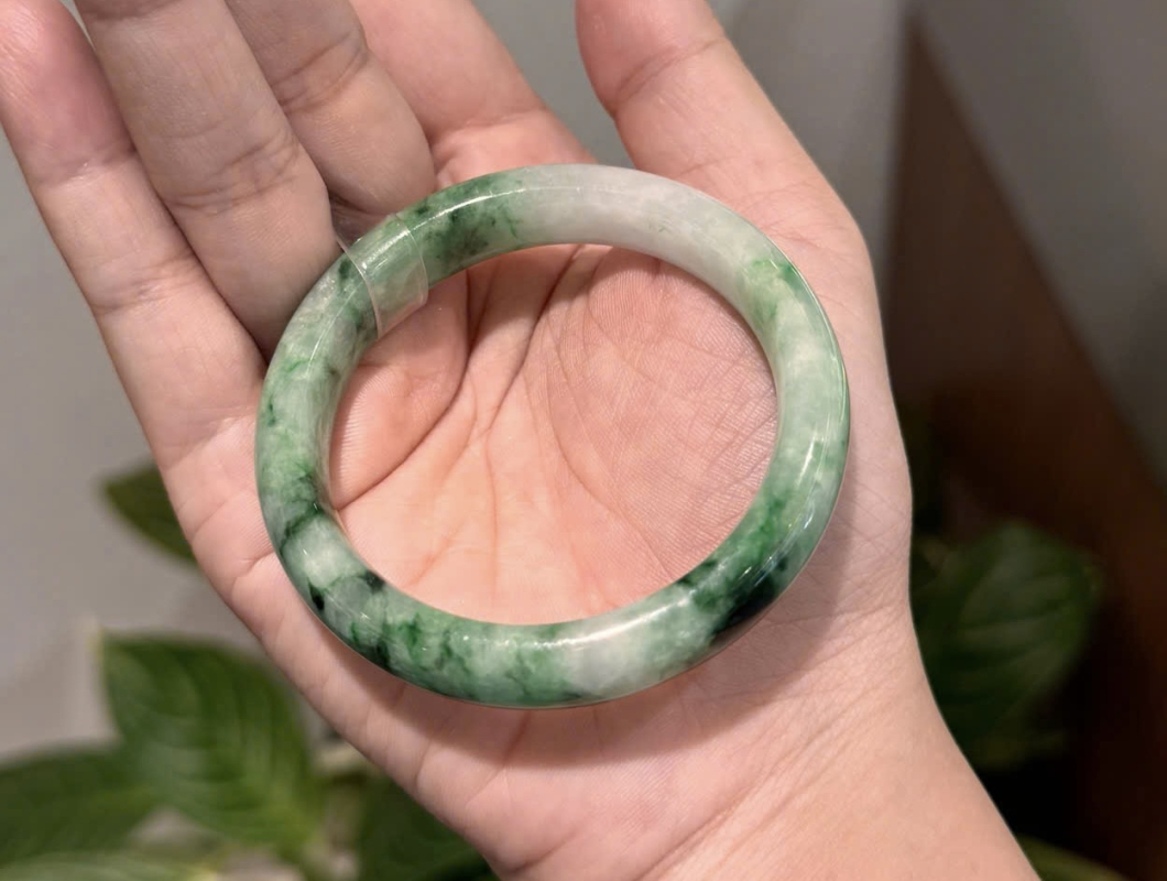 Vòng Cẩm Thạch "Đậu Lý": Vẻ Đẹp Tươi Mát & Năng Lượng Cân Bằng