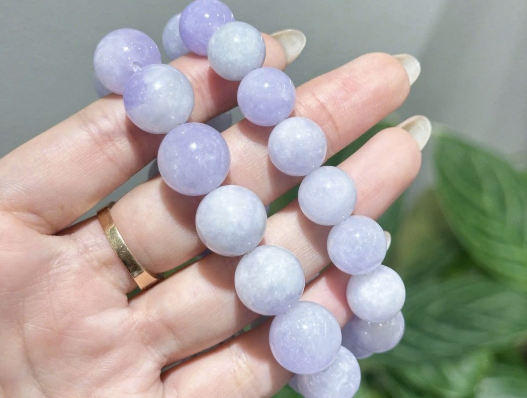 Chuỗi Cẩm Thạch Type B Sắc Tím: Biểu Tượng Của Sự Thanh Lịch Và Bình An Tại Sunny Gems