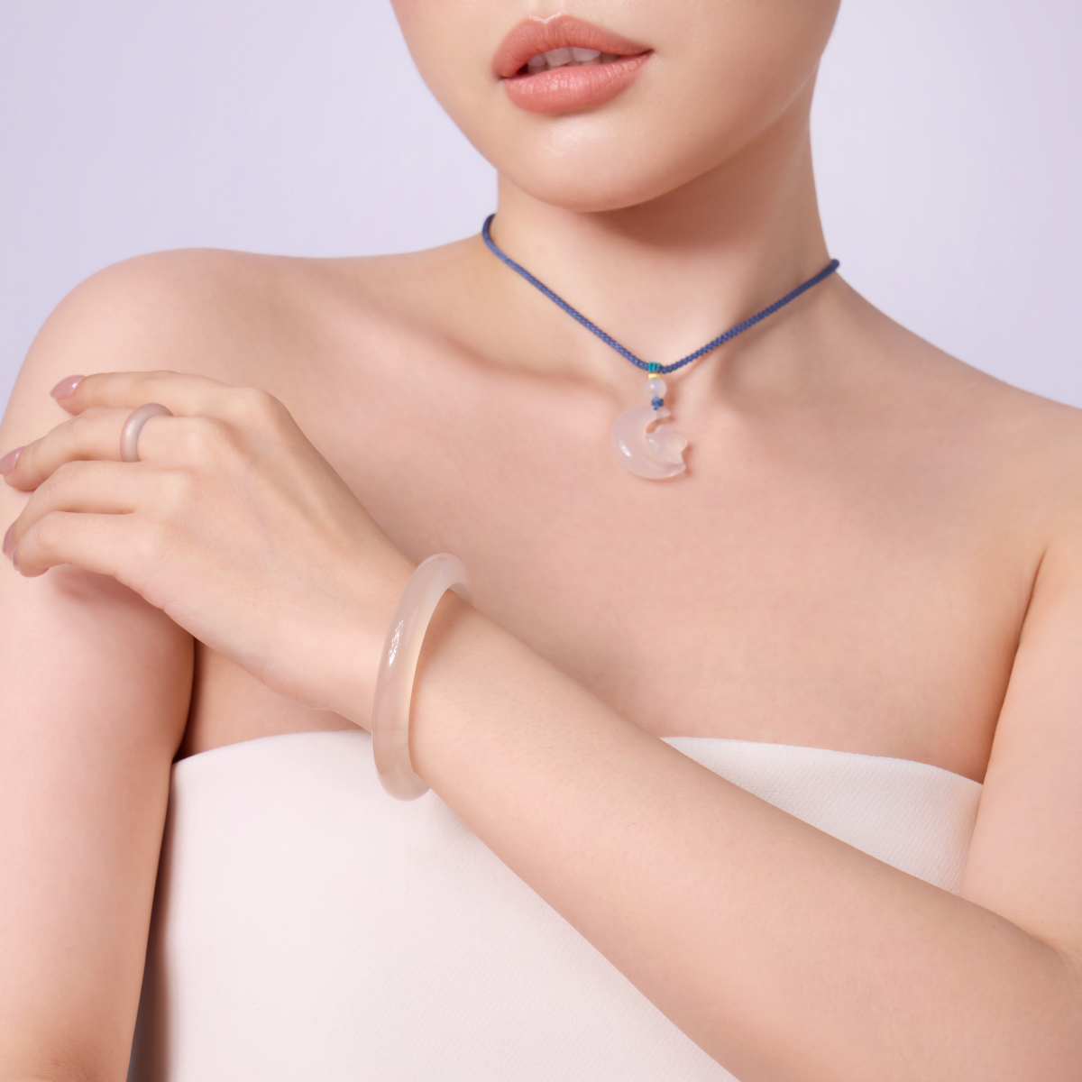 Vòng đá Bạch Nguyệt Quang VIP Trắng
