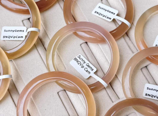 Bật Mí Tất Tần Tật Về Vòng Đá Bạch Nguyệt Quang