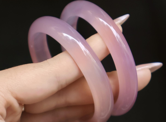 Mệnh Hỏa Nên Đeo Vòng Đá Màu Gì Để Hút May Mắn, Đam Mê?