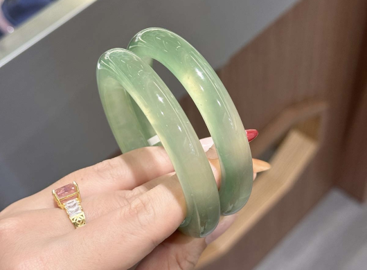 Vòng Tay Đá Tụ Nham (Serpentine): Khám Phá Năng Lượng Chữa Lành Mới Tại Sunny Gems