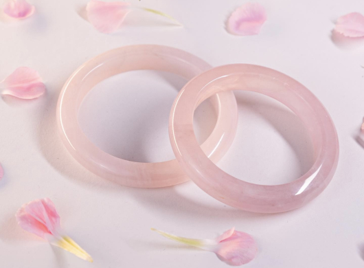 Chọn Quà 8/3 Tặng Vợ, Người Yêu: Gợi Ý Vòng Đá Ý Nghĩa Từ Sunny Gems