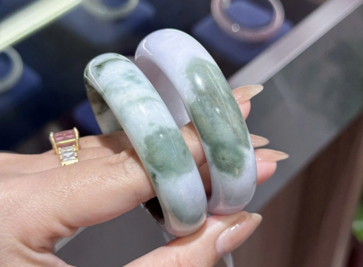 Vòng Ngọc Cẩm Thạch "Xanh Cọ" Type A: Sắc Xanh Của Sự Vững Vàng