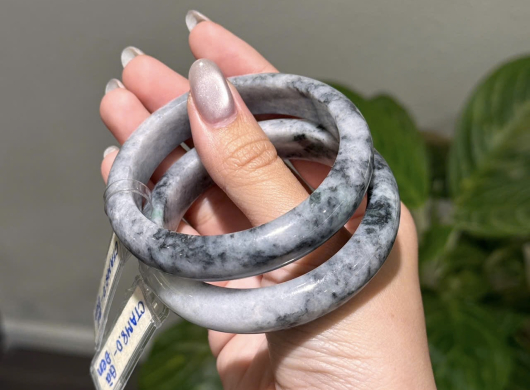 Vòng Cẩm Thạch "Gà Đen" Type A Cập Bến Sunny Gems