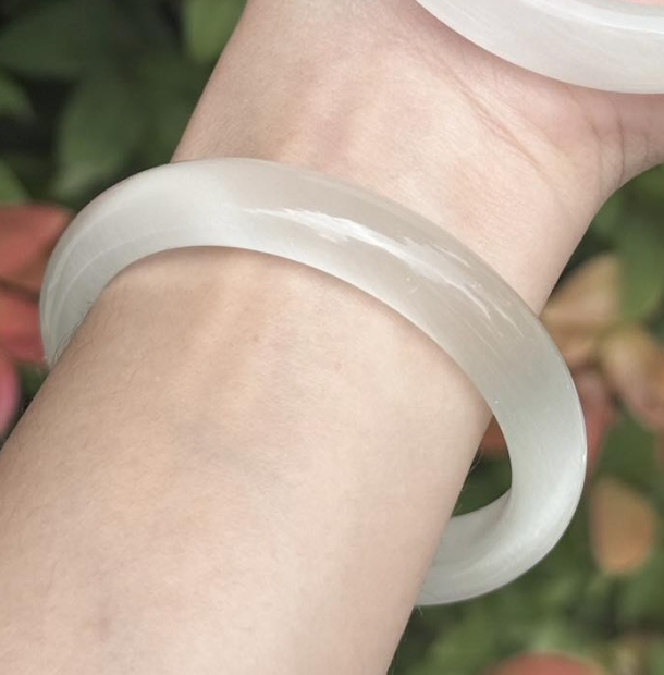 Vòng Đá Mắt Mèo 11mm Trắng Sữa