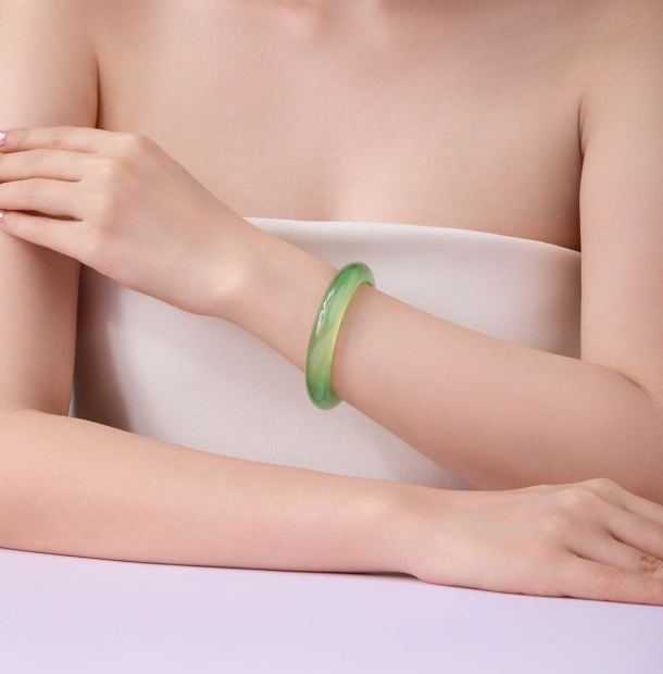 Vòng đá Bạch Nguyệt Quang VIP Xanh Lá